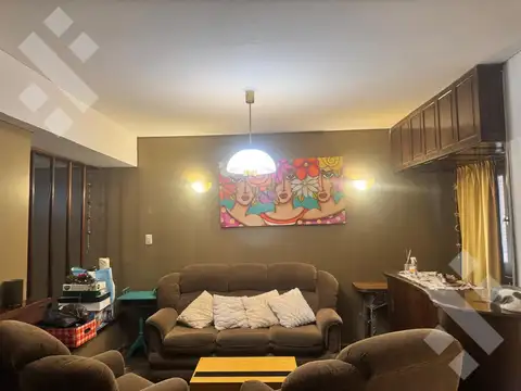 Casa en Alquiler con 2 cocheras