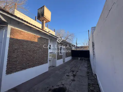 Casa en Alquiler con 2 cocheras