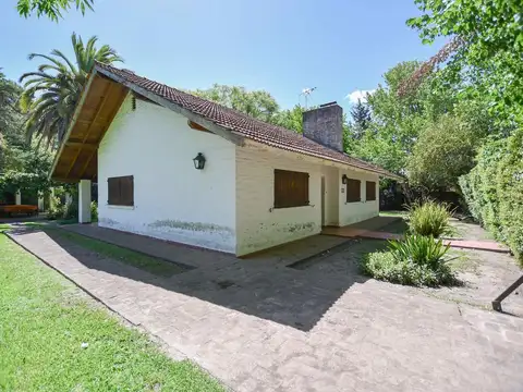 CASA EN 422 Y PARQUE CENTENARIO