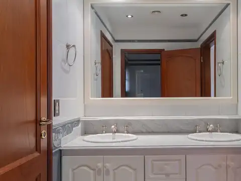 Casa 6 ambientes con 5 baños