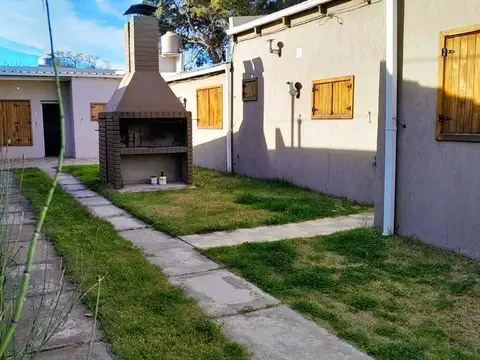 VENTA CASA MAS 4 DEPARTAMENTOS EN MONTE HERMOSO