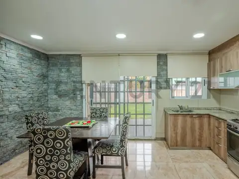 Hermosa Casa 4 ambientes - Martin Coronado