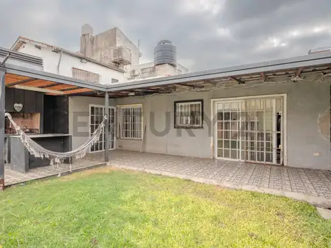 Hermosa Casa 4 ambientes - Martin Coronado