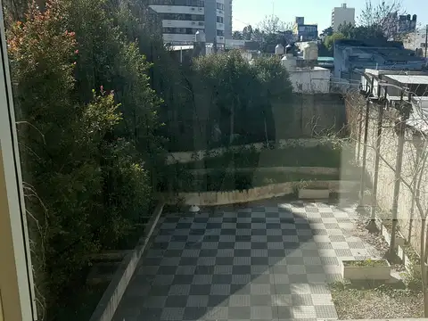 Av. Pte. J.D. Perón 1100