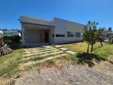 Alquiler Casa 3 dorm y pileta en Barrio La Castellana Neuquen