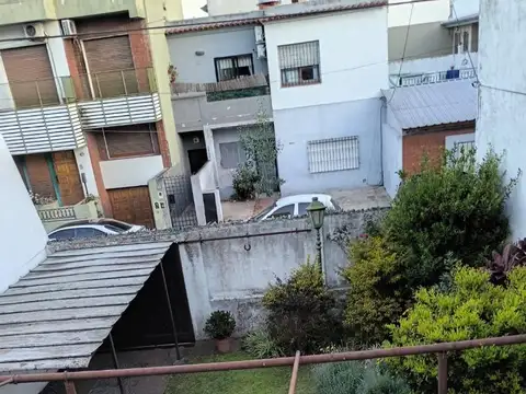 Casa en lote propio con jardin