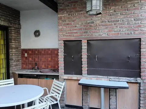 Casa 2 ambientes con 1 baño
