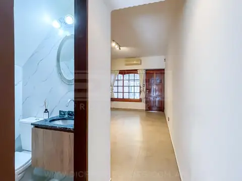 Casa en Alquiler con 1 cochera