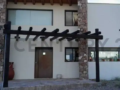 C21 Inmoandes VENDE HERMOSA CASA en ALTOS DE LA CRUCESITA- ECO COUNTRY