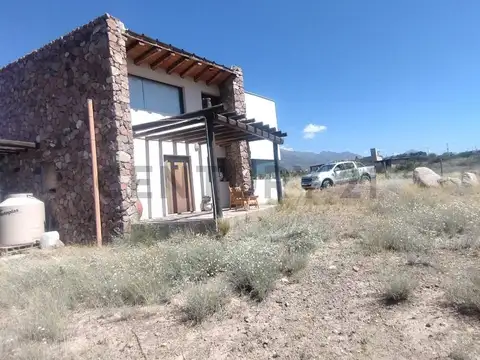 C21 Inmoandes VENDE HERMOSA CASA en ALTOS DE LA CRUCESITA- ECO COUNTRY