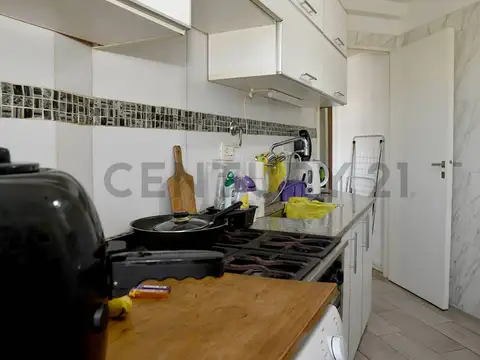 Departamento 2 ambientes con balcón corrido al frente en Villa luro