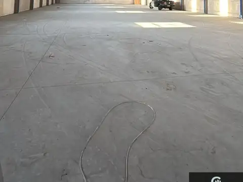 Galpón en alquiler de 1000m2 ubicado en Isidro Casanova