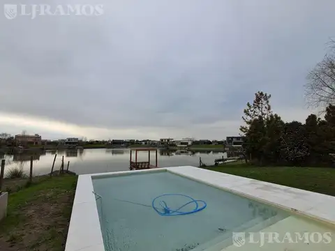 Casa en San Sebastián al agua  AREA 10  SE ESCRITURA EN LA VENTA MB