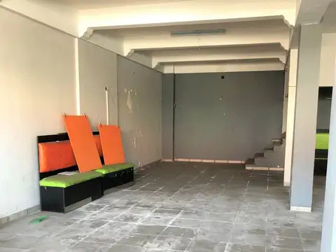 ALQUILER GRAN LOCAL 2 PLANTAS CENTRO V. TESEI