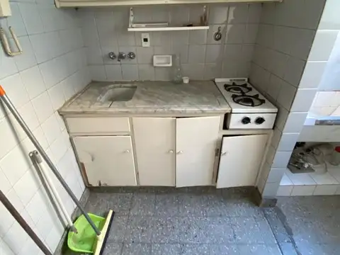 Monoambiente en Tribunales, Cocina Independiente y Lavadero