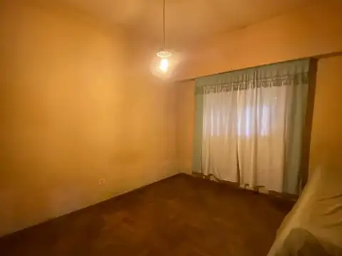 Casa 6 ambientes con 2 baños