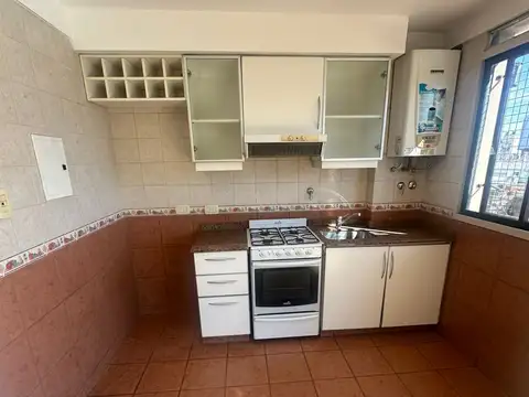 Excelente departamento monoambiente contrafrente con balcón