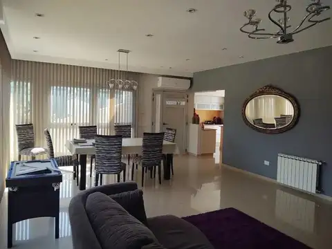 Casa 5 ambientes con 3 baños