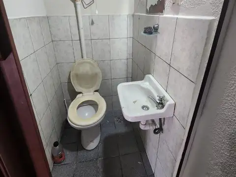 LOCAL EN ESQUINA EN ALQUILER BOULEVAR DE LOS ITALIANOS 699