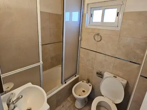 DEPARTAMENTO TRES AMBIENTES A LA VENTA. CENTRO