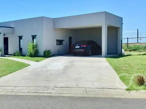 OPORTUNIDAD CASA EN VENTA SAN SEBASTIAN AREA 8