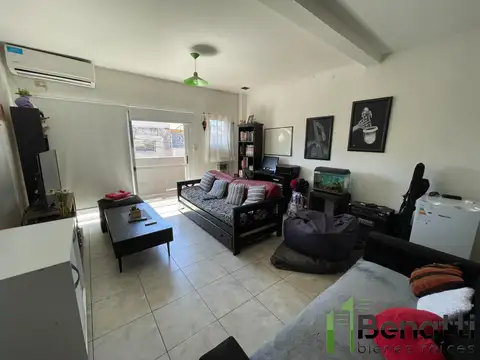 Carlos Pellegrini 100, Piso 1