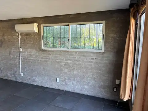 Casa en Alquiler con 1 cochera