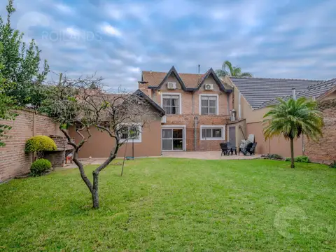 Venta Casa 5 Ambientes con Jardín y Cochera en El Palomar Apto a Credito