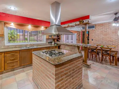 Casa en Venta con 4 cocheras