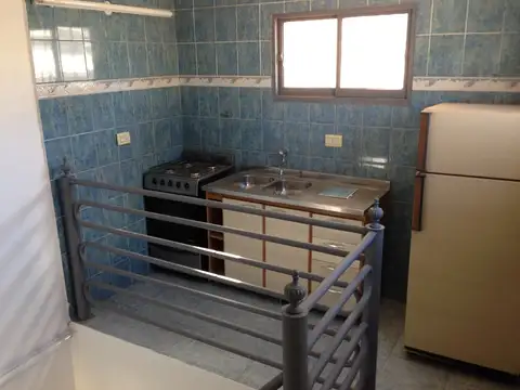 Local comercial con pequeño deposito