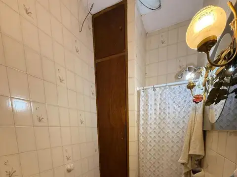 Venta propiedad con 3 viviendas y amplio jardín – Carapachay