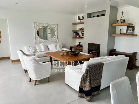Casa en Venta con 5 cocheras