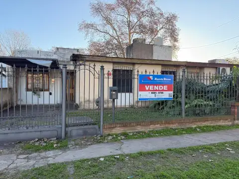 Adrogue VENTA  casa 4 dormitorios jardin av espora