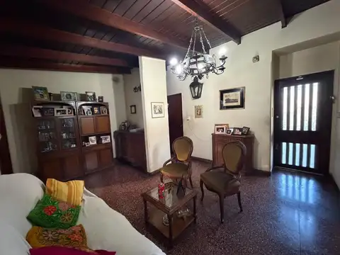 Casa 5 ambientes con 1 baño