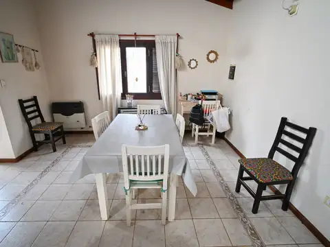 Casa 4 ambientes con 1 baño