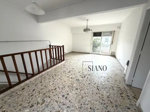 PH 1º Piso por escalera con PATIO-TERRAZA con PARRILLA