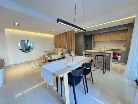 Venta casa de tres dormitorios con parrillero, patio, terraza y  pileta. Rosario, Fisherton