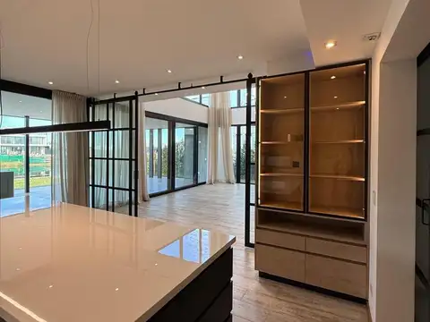 Casa en Alquiler de 5 dormitorios