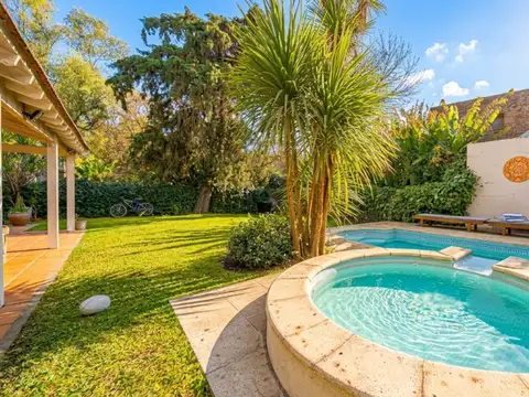 Casa en Venta con 2 cocheras