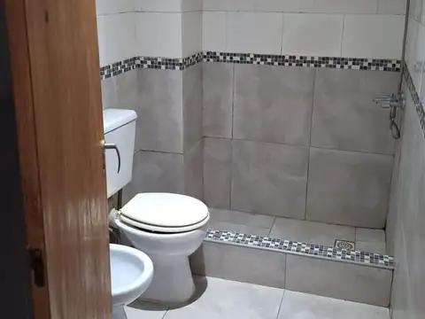 10 deptos + Local  a una cuadra de la estación