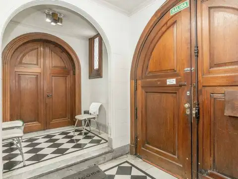 Casa 12 ambientes con 4 baños
