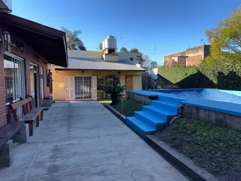 Casa en Venta con 2 cocheras