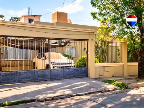 CASA CON PILETA 2 DORM VENTA ZONA CATOLICA