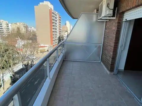 Amplio Monoambiente con balcón aterrazado