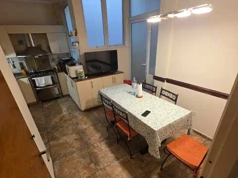 GRAN DEPARTAMENTO 4 AMB. CON DEPENDENCIA - COCINA COMEDOR - LAVADERO INDEPENDIENTE - MUY BUENA UBICACION