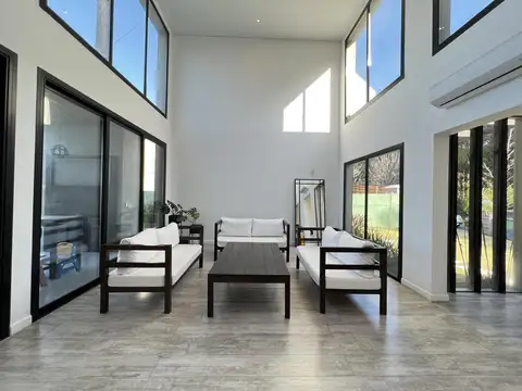 Casa en Alquiler al Este