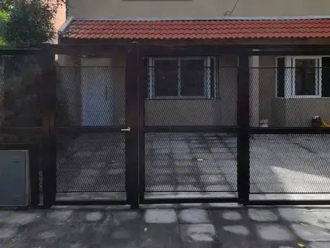 Dúplex 3 amb. Pilar, 2 años, apto. crédito/permuta