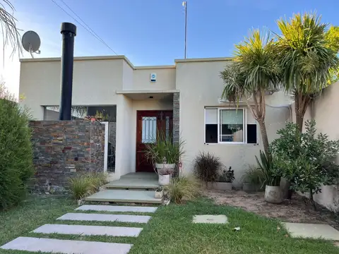 Casa 5 ambientes con 1 baño