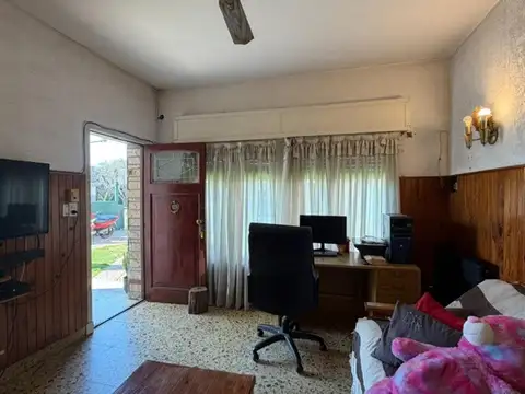 Casa en Venta con 3 cocheras