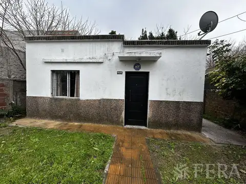 Casa 2 ambientes con 1 baño